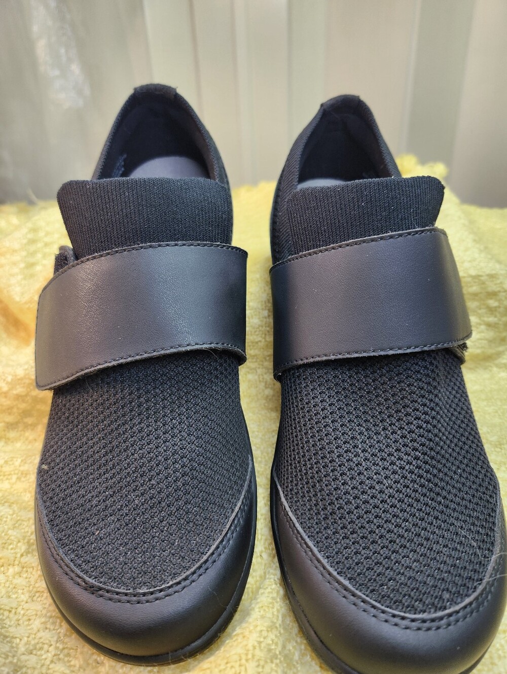 TRAQ BY AMEGRIA Womens Black Slip-On Comfort Sneakers